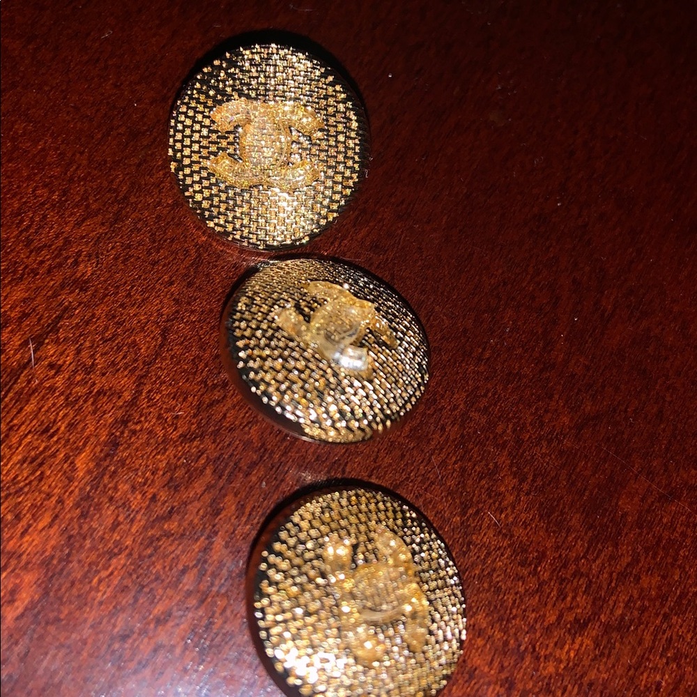 Gorgeous Heavy Vintage Chanel Gold Interlaced Weave design 3 button Total - Picture 2 of 7